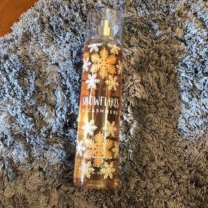 Bath & Body Works Snowflakes and Cashmere mist